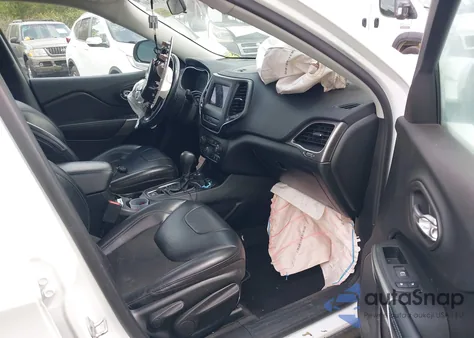 2020 Jeep Cherokee Latitude Plus 4X4 z USA, uszkodzony, nr VIN 1C4PJMLB9LD539679